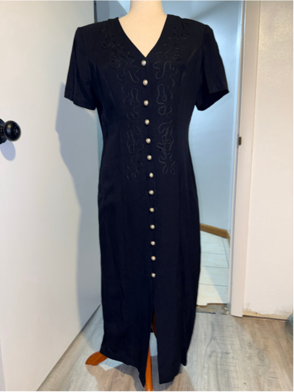 Ultra Dress New York Vintage 1990s Black V-
Neck Sheath pearl embroidered sz 10.